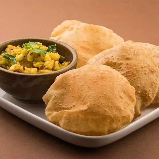 Aloo poori (4 pcs poori)