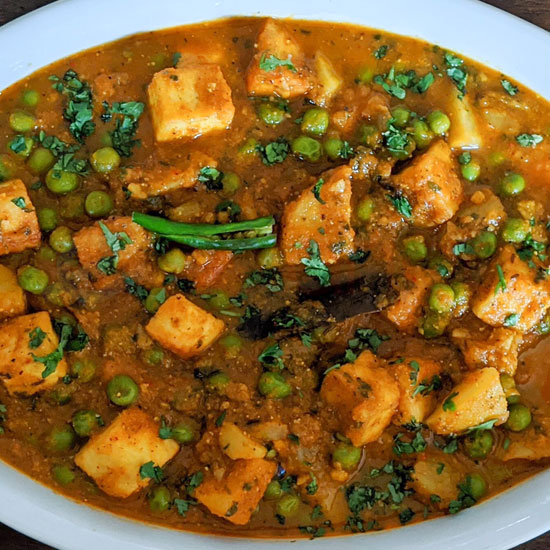 Mutter Paneer (or) Aloo