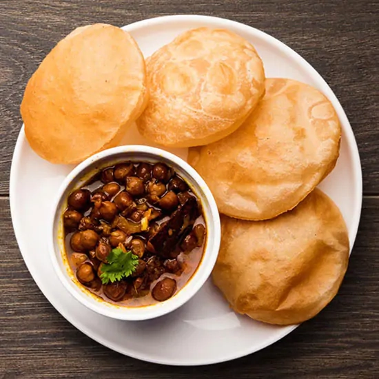 Chole poori (4 pcs)