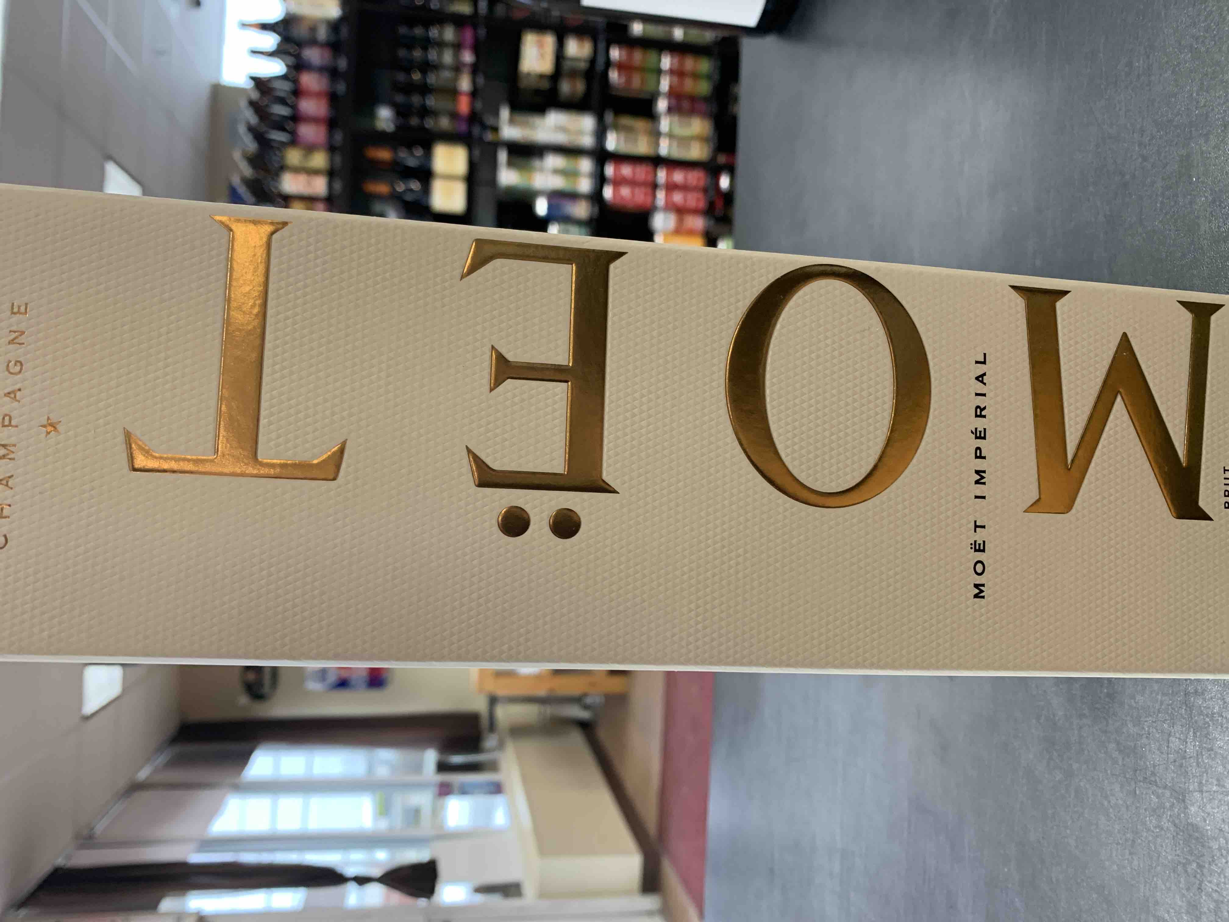 MOET CHANDON Imperial Brut Champagne