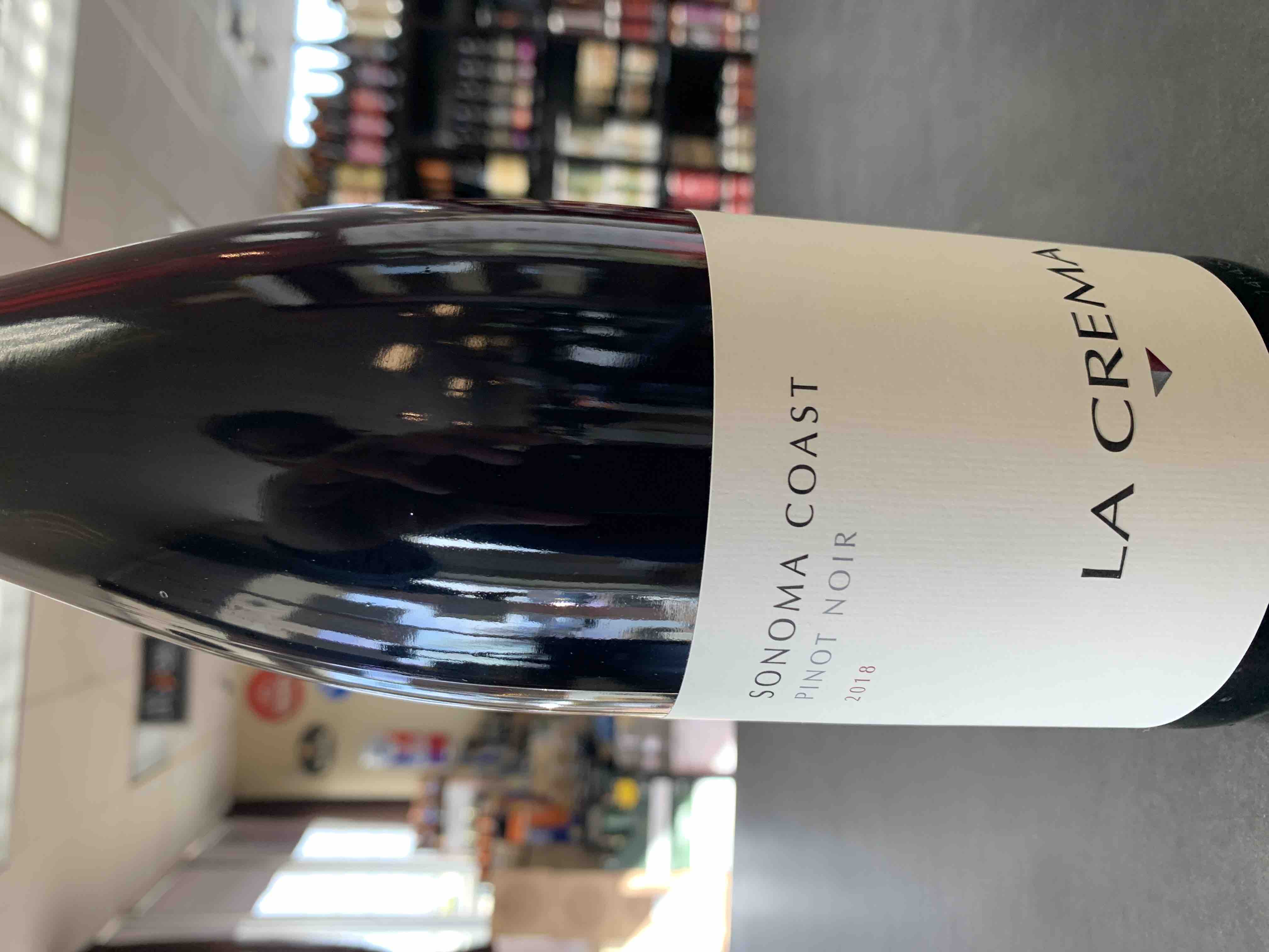 LA CREMA Sonoma Coast Pinot Noir